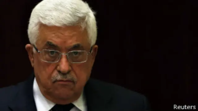 يزور عباس القاهرة ويجتمع مع الرئيس المصري محمد مرسي.