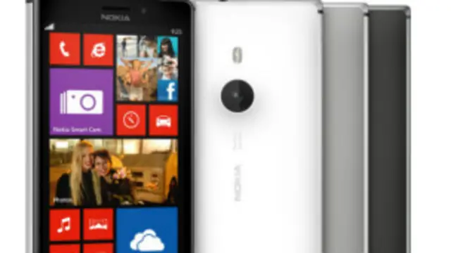नोकिया लूमिया 925 लूमिया 920 के मुक़ाबले हल्का है