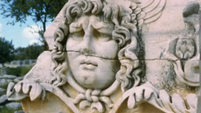 Yunan mitolojisindeki yılan saçlı Medusa