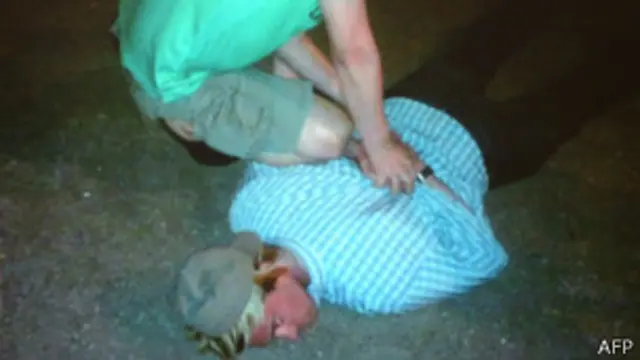 لحظه دستگیری فردی که روسیه او را دبیر سفارت آمریکا و جاسوس سیا می‌داند