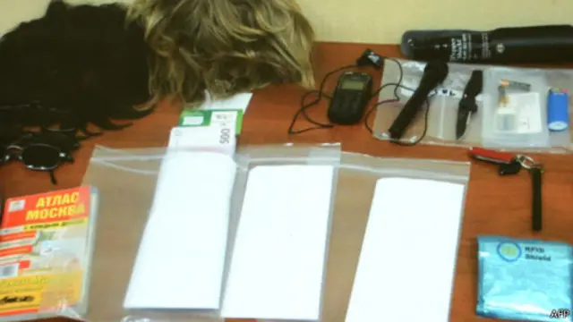 وسایلی که گفته می‍شود در زمان دستگیری همراه آقای فوگل بوده است