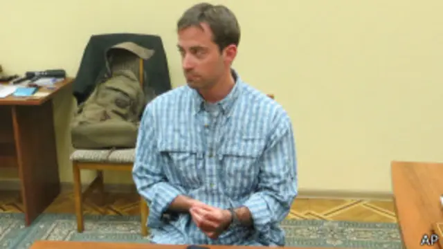 رپوټونو کې ویل شوي، چې له نوموړي افسر څخه یو شمېر الات، پېسې او د روسي افسر لپاره لیکل شوې لار ښوونې نیول شوي دي.