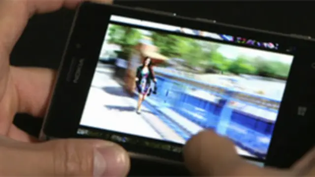 نوکیا ’سمارٹ کیم‘ نام کا ایک نیا تصویر کھینچنے کا طریقہ بھی متعارف کروایا گیا ہے جو موشن فوکس کے استعمال سے تصویر کے بنیادی کردار کو واضح کرتا ہے اور پس منظر کو دھندلا کر کے دکھاتا ہے