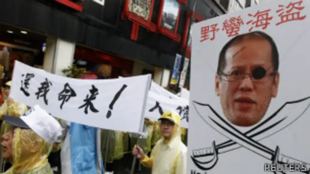Протестующие у миссии Филиппин в Тайбэе