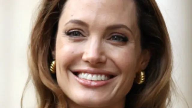 تراجع احتمال إصابة جولي بسرطان الثدي من 87 بالمئة إلى 5 بالمئة