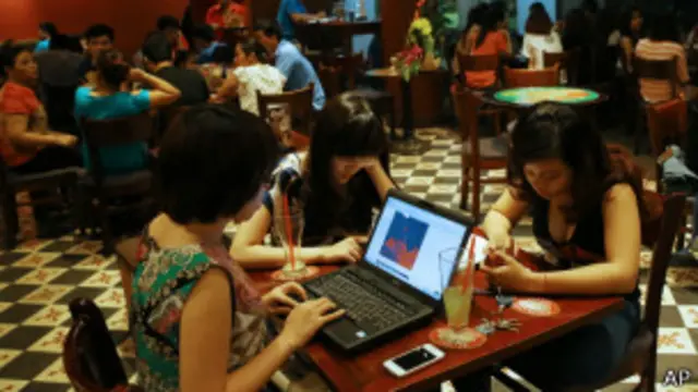 Người vào mạng ở Hà Nội