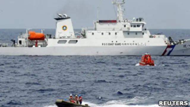 台灣海岸巡防署與海軍船艇在高雄港附近海域演練（16/5/2013）