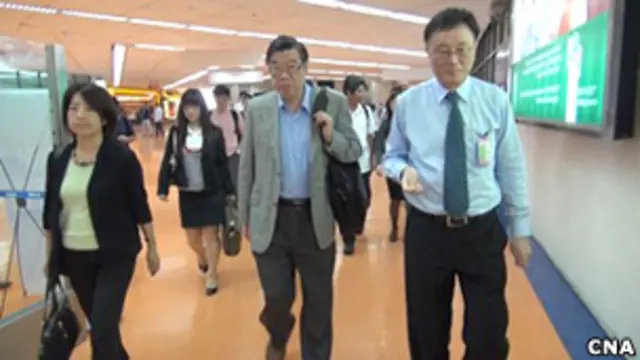 台灣調查人員抵達菲律賓馬尼拉機場（台灣中央社圖片16/5/2013）