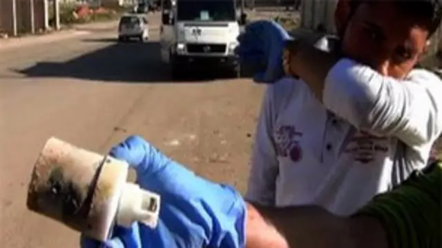 عینی شاہدین کے مطابق سراقب میں ہیلی کاپٹروں کے ذریعے دو ایسے آلات پھینکےگئے جن میں زہریلی گیس بھری ہوئی تھی