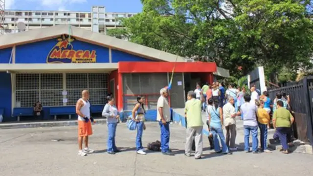 Fila diantedeposito de 1 real betmercado estatal  | Foto: BBC