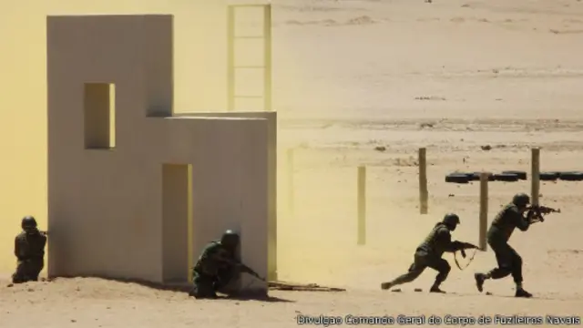 Fuzileiros navais treinando na Namíbia (Crédito: Divulgação/Comando-Geral do Corpo de Fuzileiros Navais)
