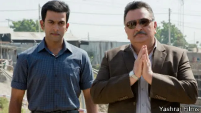 ऋषि कपूर ने भ्रष्ट पुलिस अधिकारी की भूमिका अच्छे से निभाई है. पृथ्वीराज ने भी ईमानदारी से अपना रोल निभाया है.