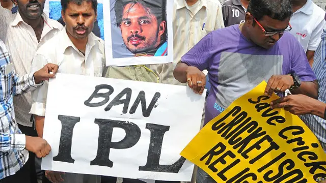 سپاٹ فکسنگ معاملہ طول پکڑتا جا رہا ہے اور تحقیقاتی کمیٹی نے اس میں 13 لوگوں کا ذکر کیا ہے