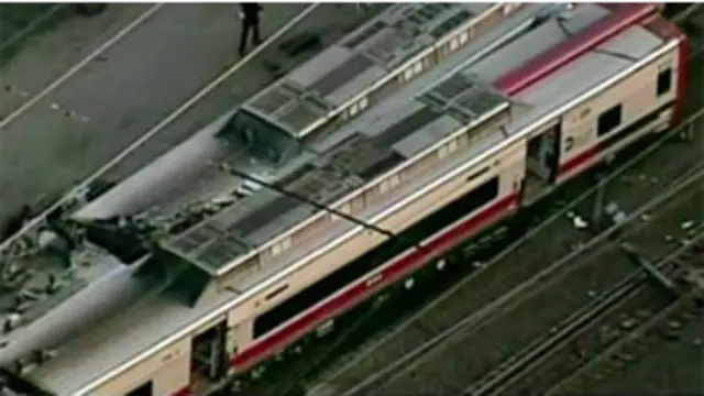 美国康州两列火车相撞