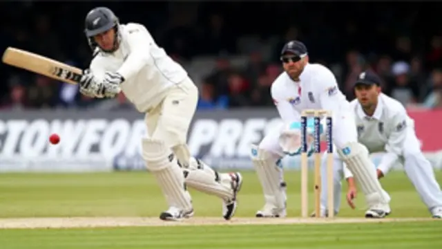 انگلینڈ نے اپنی پہلی اننگز میں 232 رنز بنائے تھے