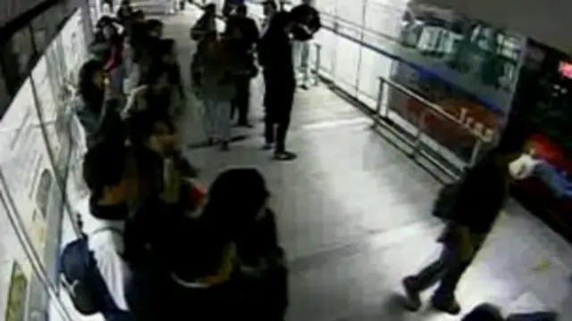 Ônibus chegava à estação no exato momento em que o assaltante tentava sair pela porta