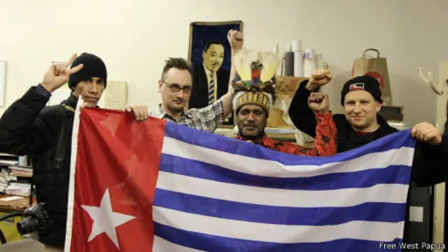 Benny Wenda dan staf Free West Papua