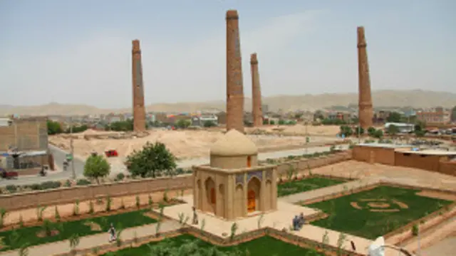 د عبدالروف احمدي په وینا د ښاغلي سپنتا ورور په کرخ ولسوالۍ کې د څارنوال په توګه دنده تر سره کوله.