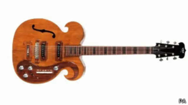 La guitarra subastada