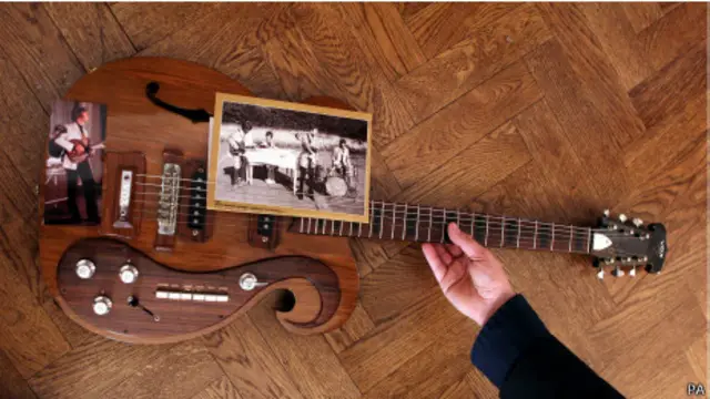 غيتار لينون