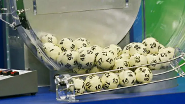 جوایز کوچک تری هم به برندگان دیگر تعلق می گیرد