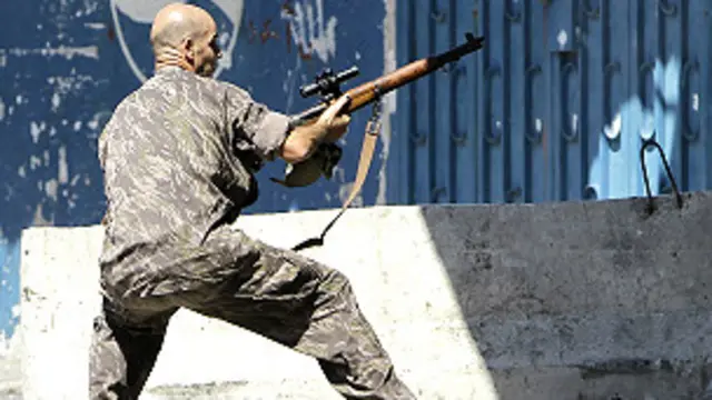 الاشتباكات مستمرة في طرابلس منذ نحو عام (أرشيف)