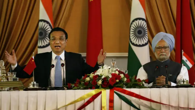 چین کے وزیراعظم لی کے چیانگ اور بھارتی وزیر اعظم منموہن سنگھ نے جس انداز میں مشترکہ کانفرنس کی اس سے لگا کہ دونوں ملک ایک دوسرے کے قریب آگئے ہیں