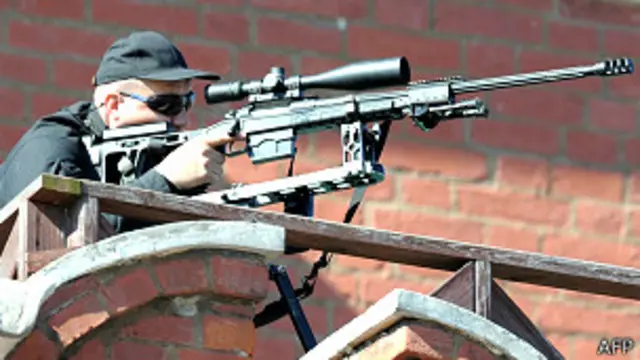 قتلت قوات الأمن اثنين واعتقلت ثالثا من المشتبه بهم، بحسب السلطات