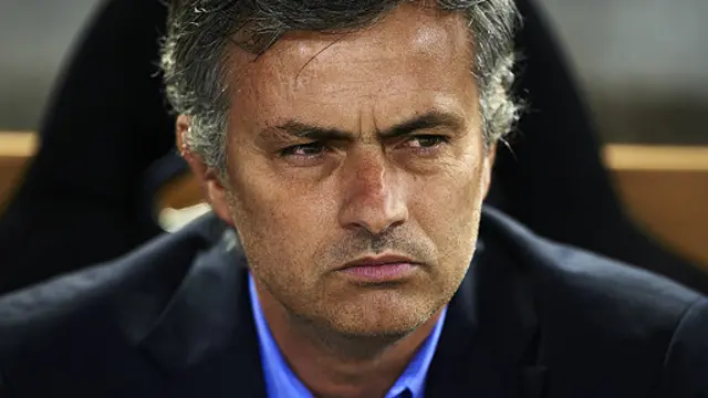 Jose Mourinho disebut-sebut akan kembali melatih Chelsea.