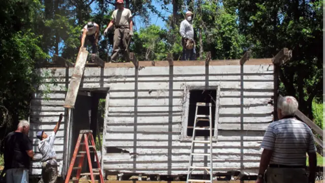 Rumah budak peninggalan 1850-an dibongkar dan dipindah ke museum. 
