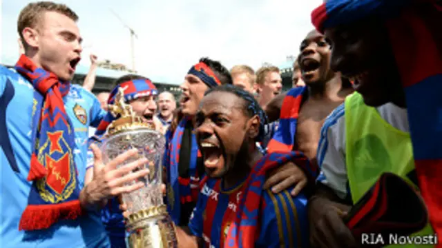 Игроки ЦСКА с чемпионским кубком