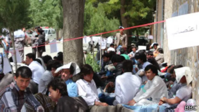 دها دانشجوی دانشکده علوم اجتماعی کابل با اعتصاب غذا خواستار برکناری رئیس و یک استاد این دانشکده شدند