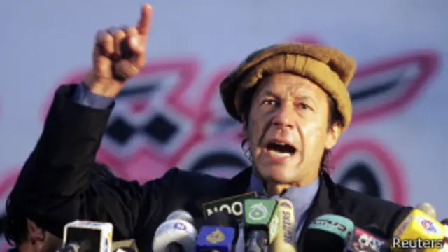 میں حکومت تو چھوڑ سکتا ہوں لیکن جہاد کے بارے میں قرانی آیات کو نصاب سے نکالنے پر سودے بازی نہیں کرسکتا: عمران خان