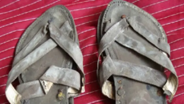 Sandal Gandhi terjual sebesar £19.000.