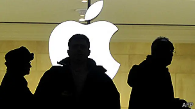 أبل تنفي الاتهامات وترفض التسوية