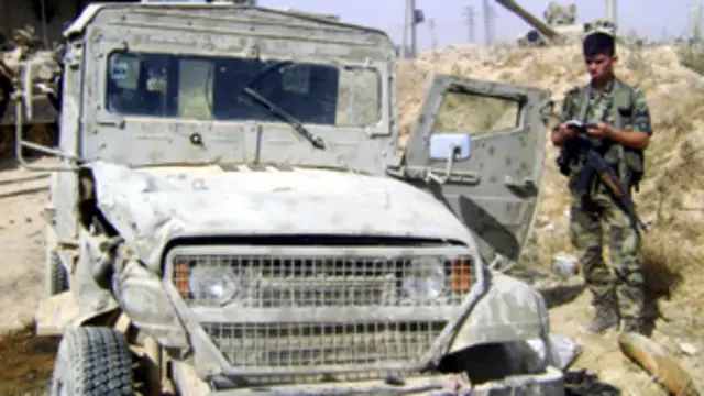 آلية عسكرية يقول السوريون إنها آلية إسرائيلية كانت المعارضة تستخدمها في معركة القصير