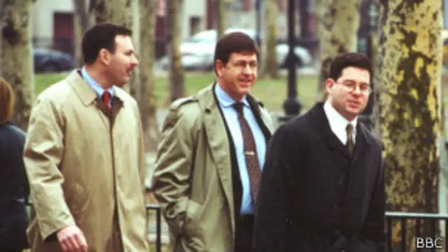 Томас Файерстоун с агентами ФБР