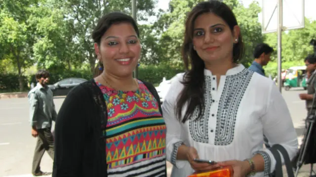 आयोजक साक्षी कुमार और बहन प्रतीक्षा