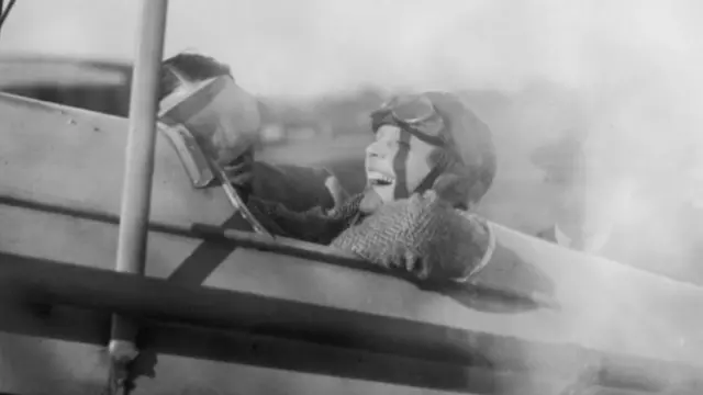 (इस कहानी में इस्तेमाल की गई सभी तस्वीरों के कॉपीराइट एमेलिया एयरहर्ट फेस्टिवल, जो कैंपबैल, डैरी सेंट्रल लाइब्रेरी और गैटी इमेजेज के हैं)