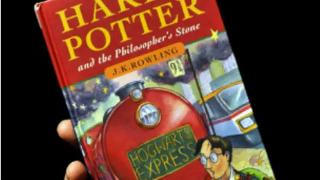 《哈利•波特与魔法石》被选为英国人最喜爱的儿童图书。