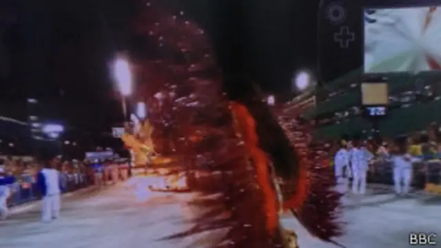 شاشة تعرض قناتين في وقت واحد