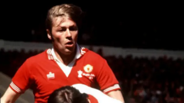 Brian Greenhoff telah memperkuat MU sebanyak 271 kali selama enam tahun.