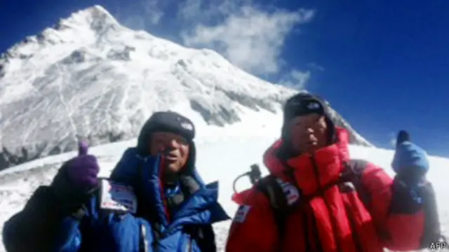 三普雄一郎（右）和兒子三浦豪太