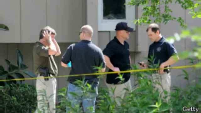 Агенты ФБР у дома Тодашева