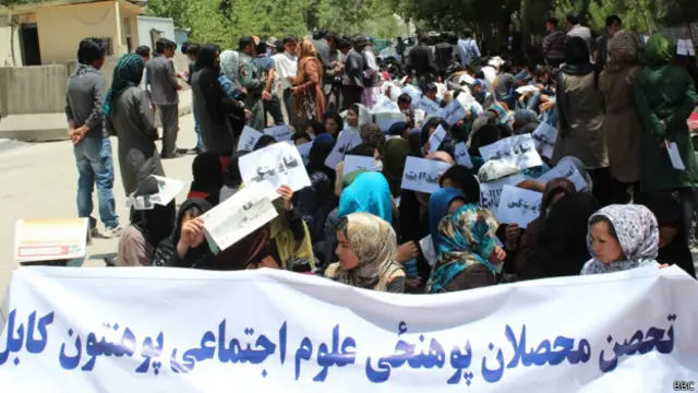 اعتصاب غذای ده‌ها دانشجوی دانشکده علوم اجتماعی دانشگاه کابل در اعتراض به "تبعیض قومی" در این دانشکده وارد چهارمین روز خود شد