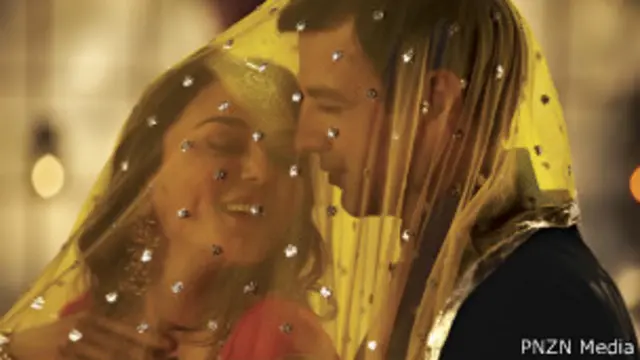 फिल्म के मुख्य किरदारों के बीच बिलकुल भी केमेस्ट्री नज़र नहीं आती.