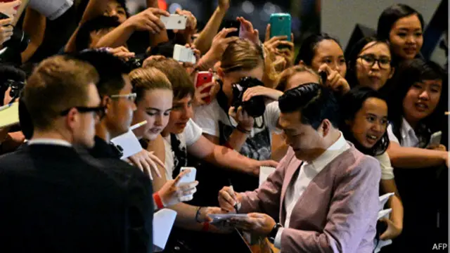 گذشتہ برس سائی نے اپنا زیادہ وقت دنیا کے مختلف ممالک میں اپنے شو کرنے میں گزارا