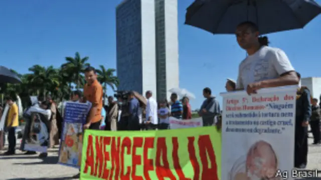 Protesto em Brasília na época em que Supremo decidiu autorizar aborto de anencéfalos (Ag. Brasil)