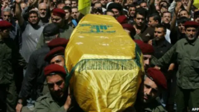 تشییع جنازه ای در بیروت برای جنگجویان حزب الله که گفته می شود در قصیر کشته شده اند