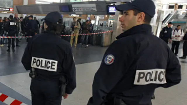 یہ حملہ پیرس کے لا دفانس علاقے میں کیا گیا جو پیرس کا کاروباری علاقہ ہے